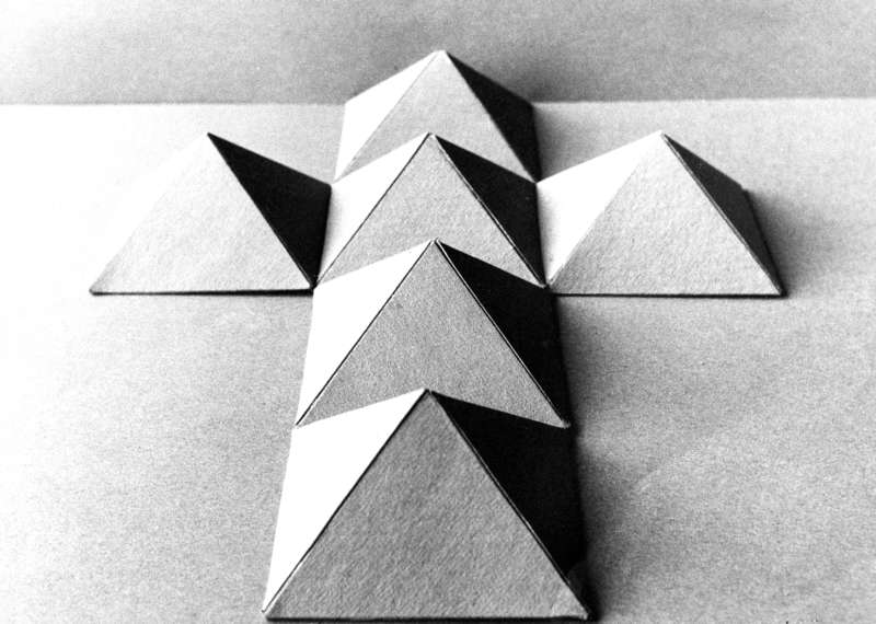 6 Pyramiden rollen aus dem Würfel 2